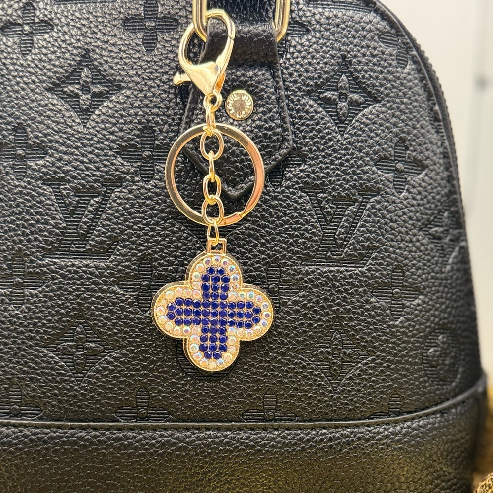 ✨ Blue Crystal Clover Keychain ✨